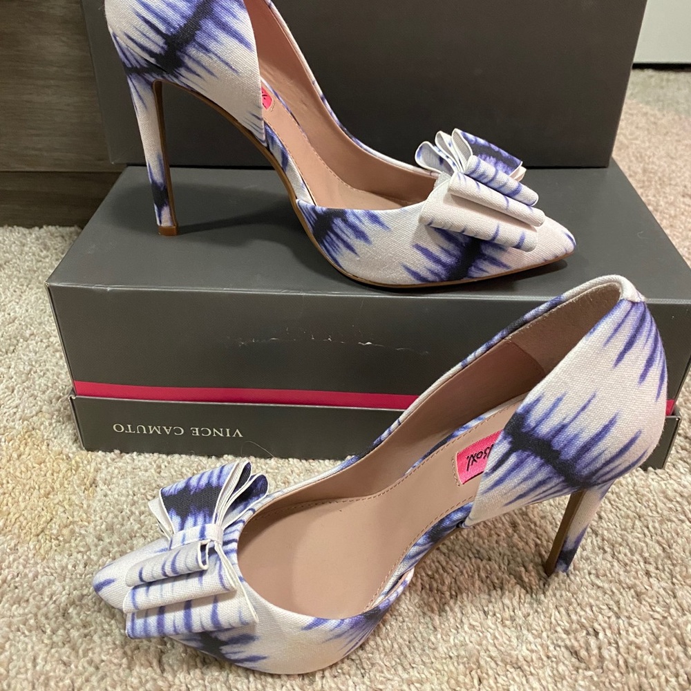 Betsey Johnston blue tie dye pumps